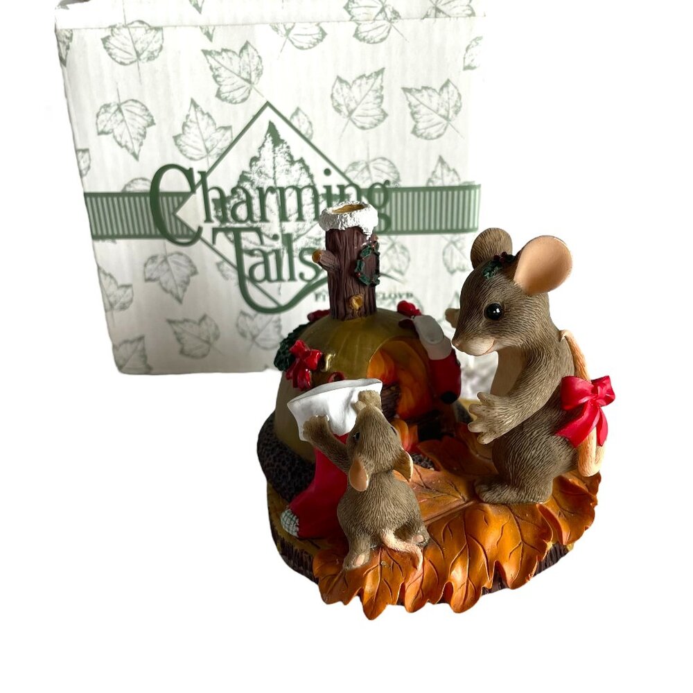 Fitz & Floyd Charming Tails The Stockings Were Hung By the Chimney Figurine